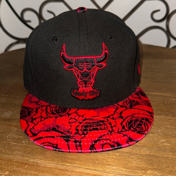 New Era Other - Chicago Bulls New Era fitted snapback medium large - worn once